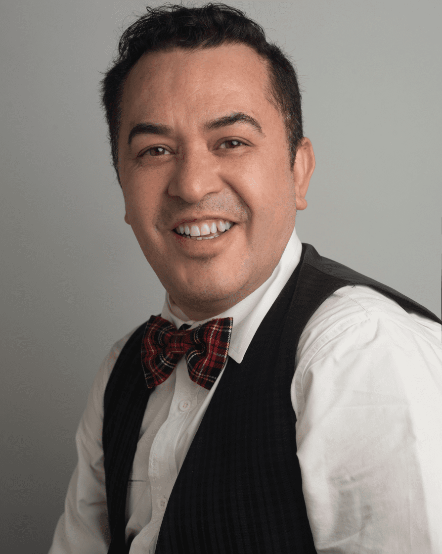 Oscar — Stylist at Warren Tricomi. Specializes in stylist