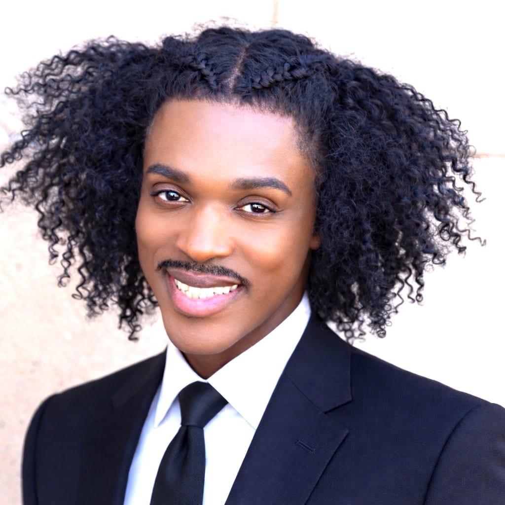 Kenneth — Stylist at Warren Tricomi. Specializes in stylist